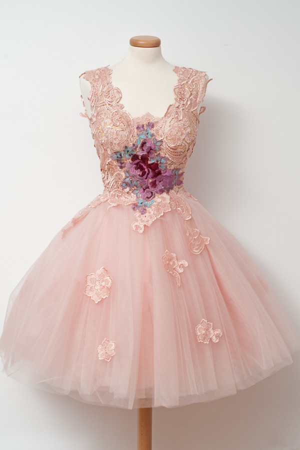 Glamorous A-line V-neck Pink Tulle Homecoming Dress With Appliques