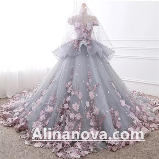 Floral Lace Wedding Dresse..